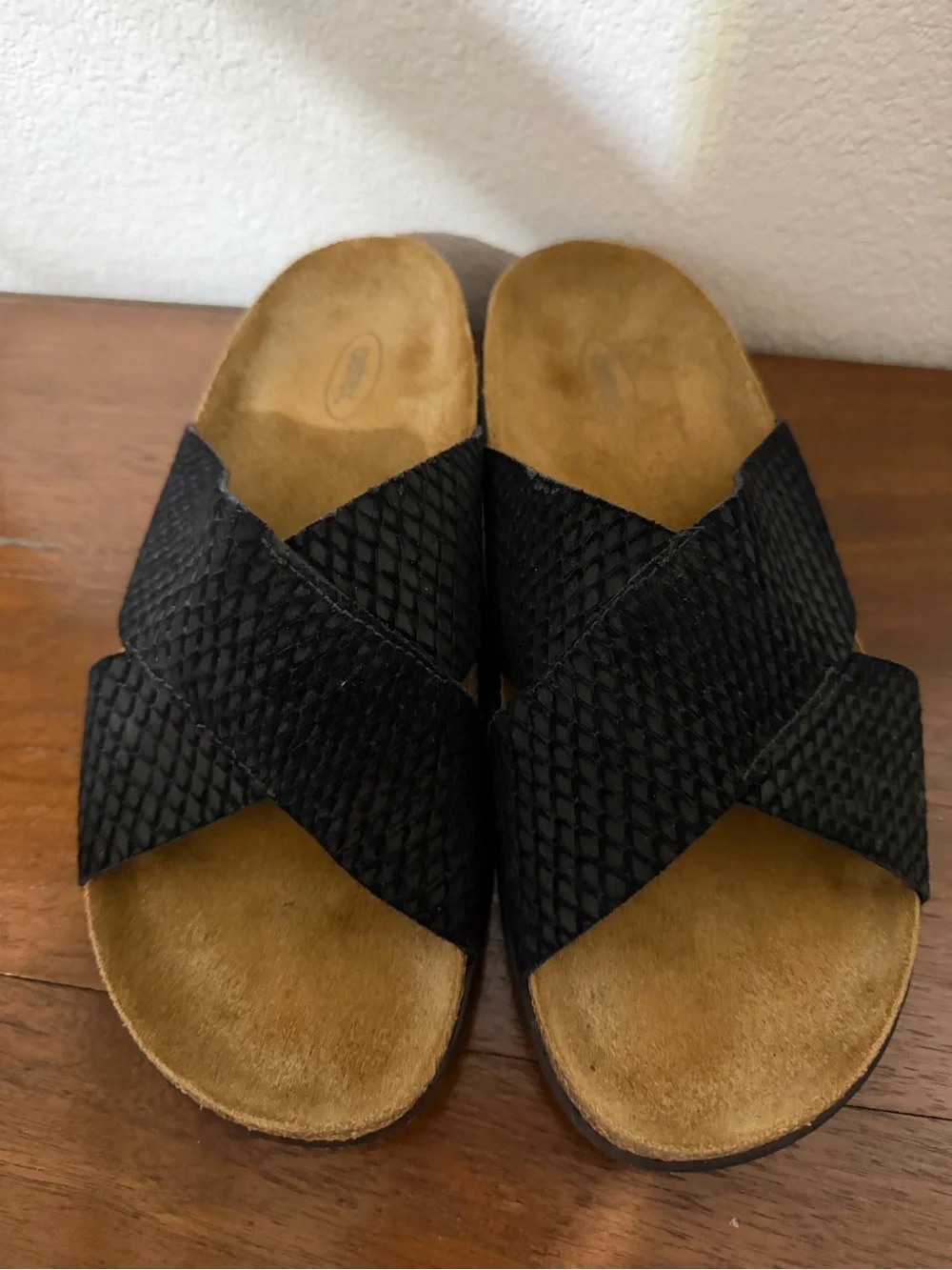 Art Rex Dawn Women’s Black Cross-Strap Slide Sandals with Textured Straps
